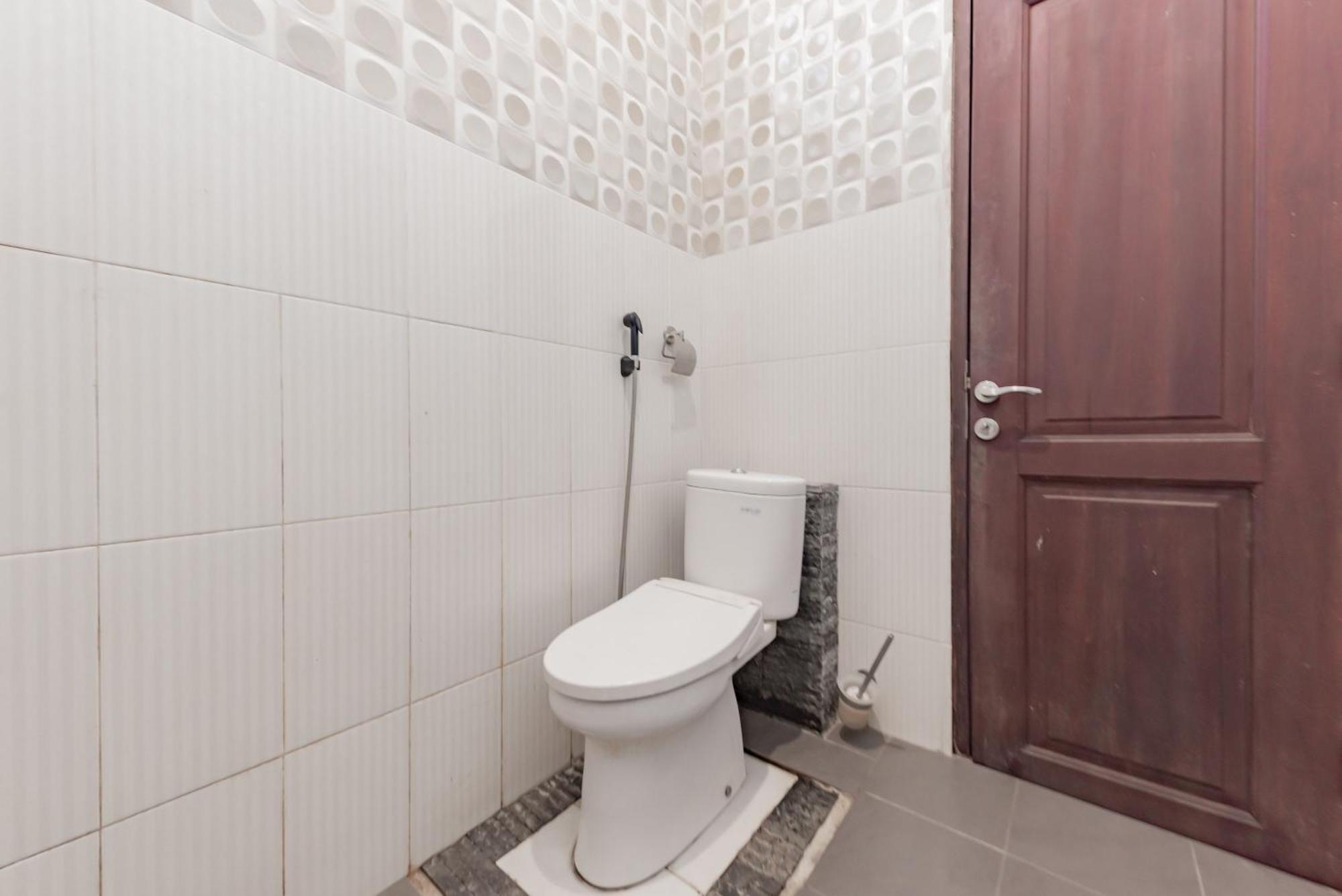 فندق Reddoorz Near Gor Sempaja ساماريندا الغرفة الصورة